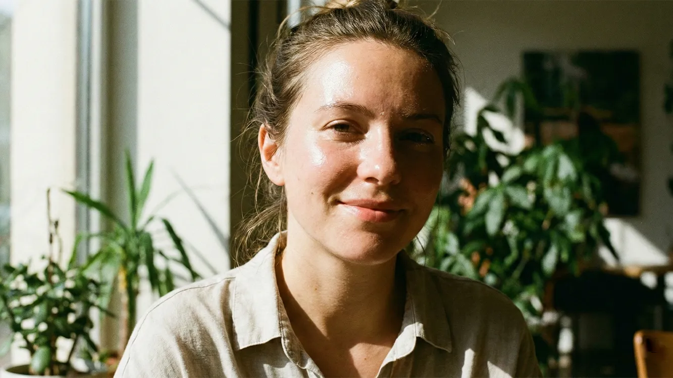 cam hung glow from within anh sang tu nhien tu lan da khoe 1