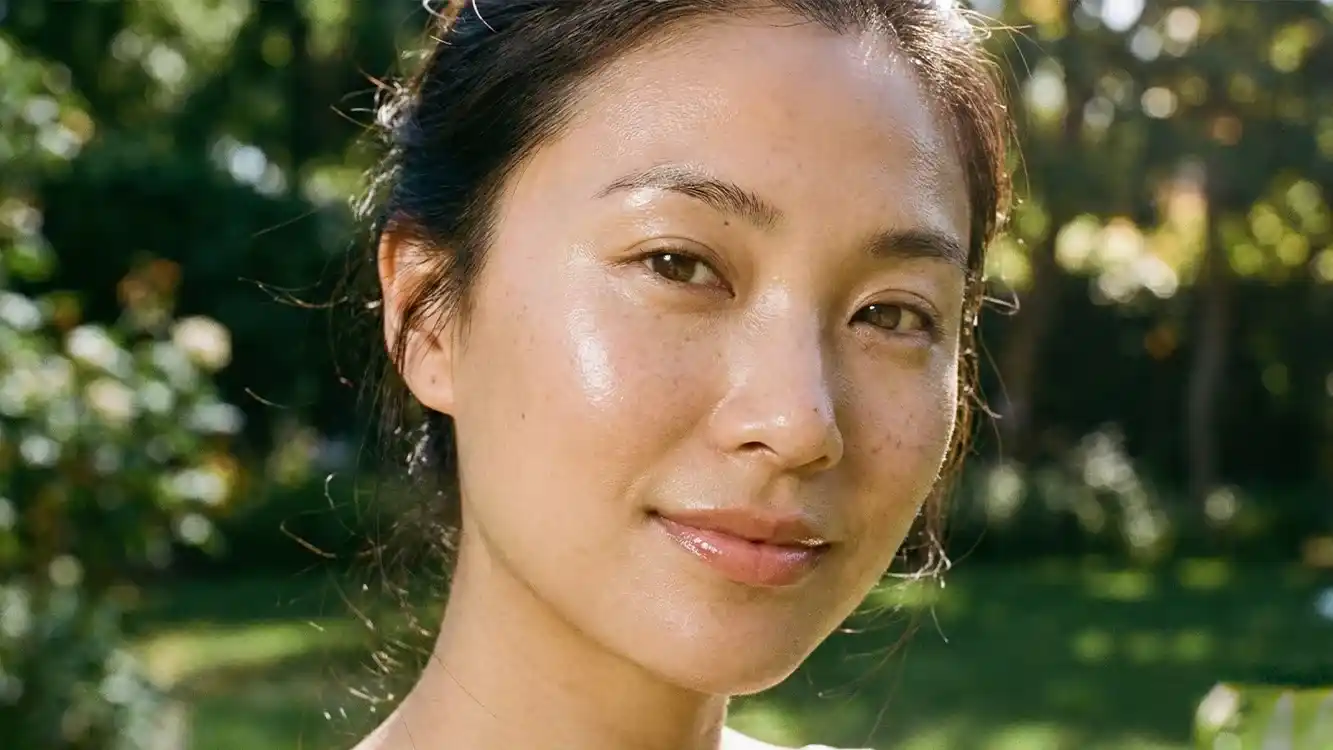 khi lop chong nang tro nen vo hinh tren lan da 1